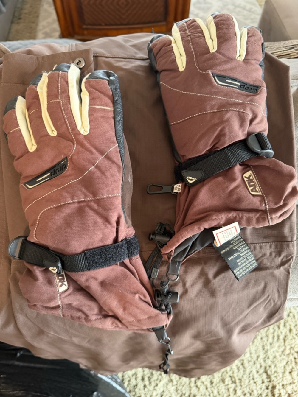 Ark & Co Brown Ski Gloves with Cream Accents